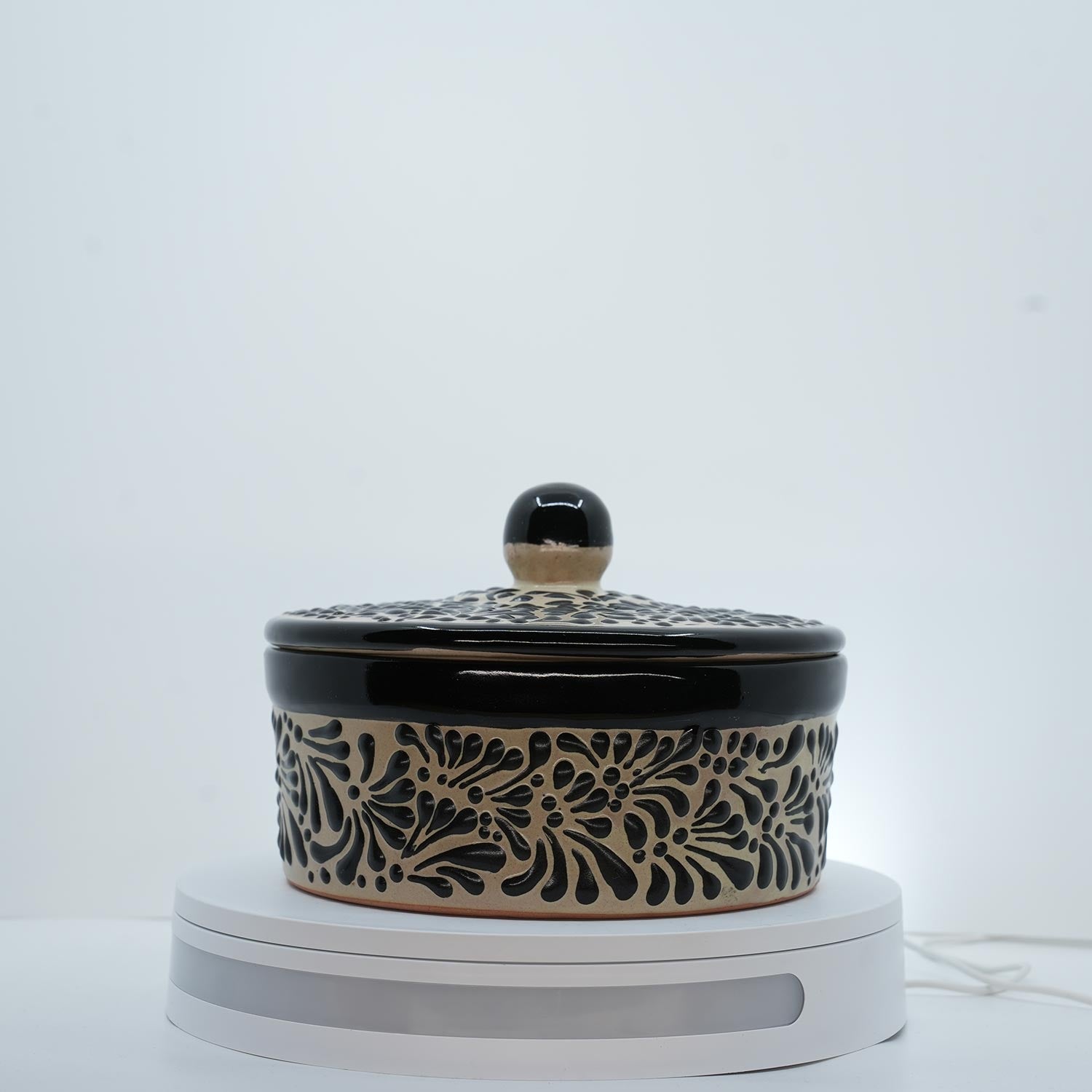 Eternal Bloom Black on White Tortilla Holder